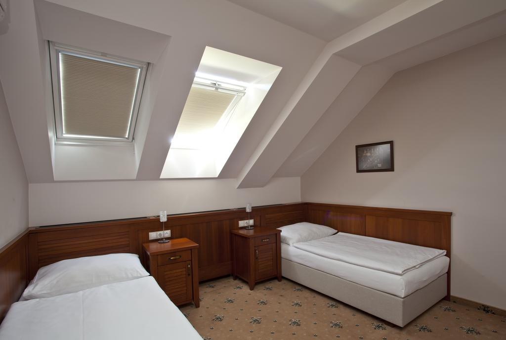 Hotel Tacl Holesov Ngoại thất bức ảnh