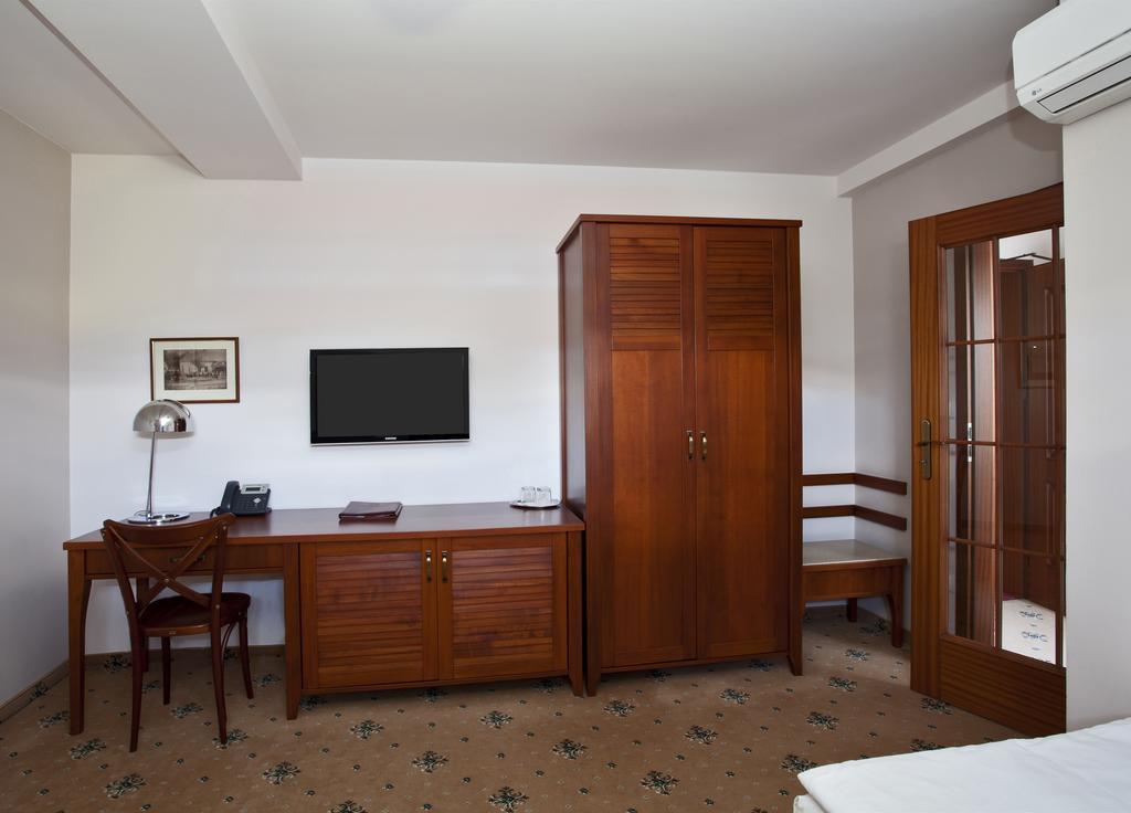 Hotel Tacl Holesov Ngoại thất bức ảnh
