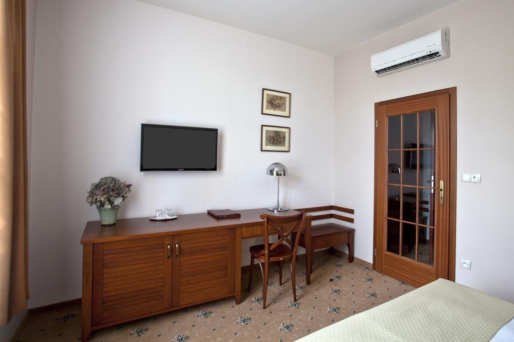 Hotel Tacl Holesov Ngoại thất bức ảnh