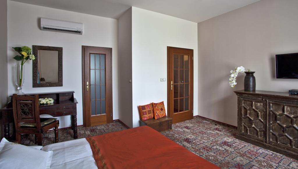 Hotel Tacl Holesov Ngoại thất bức ảnh