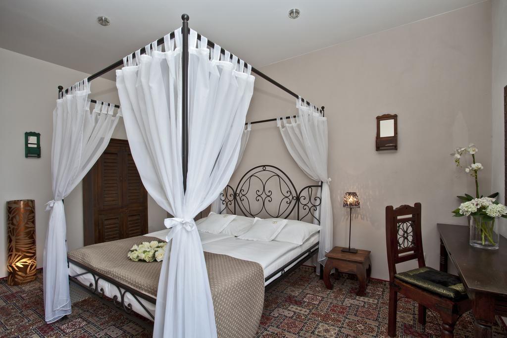 Hotel Tacl Holesov Ngoại thất bức ảnh