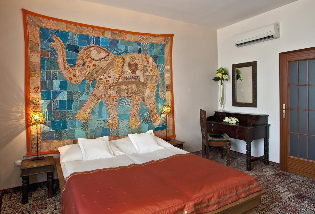 Hotel Tacl Holesov Ngoại thất bức ảnh
