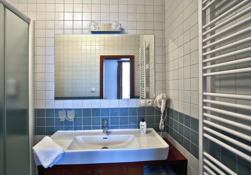Hotel Tacl Holesov Ngoại thất bức ảnh