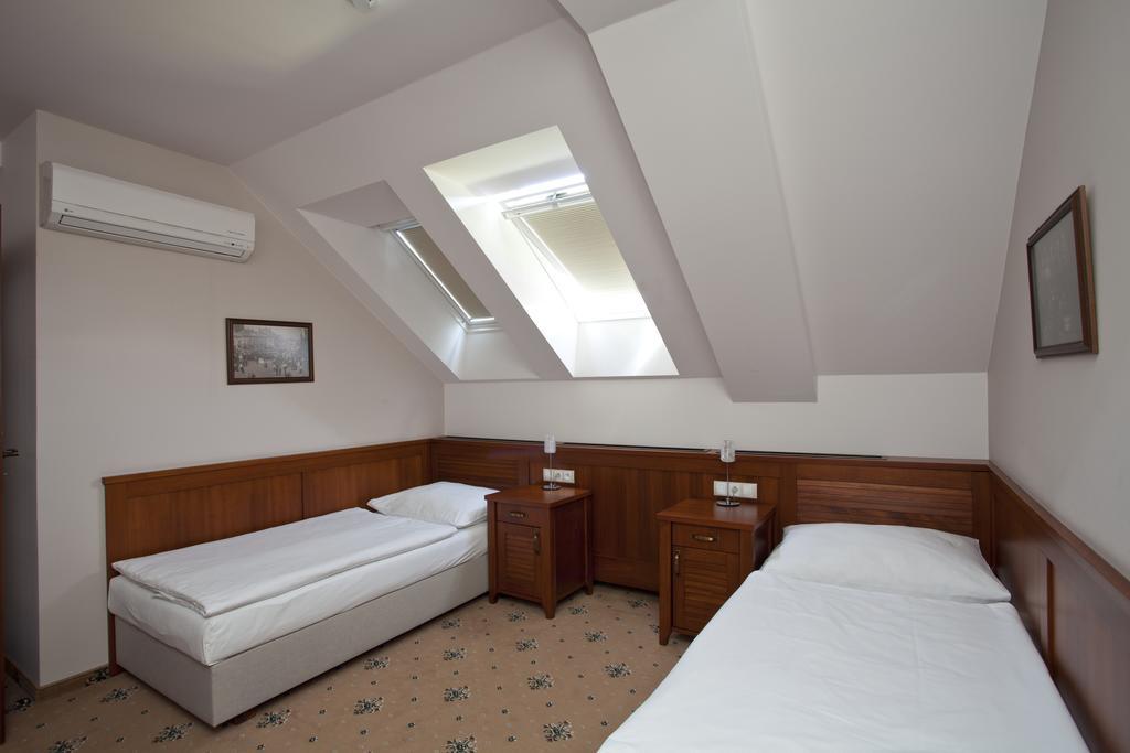 Hotel Tacl Holesov Ngoại thất bức ảnh