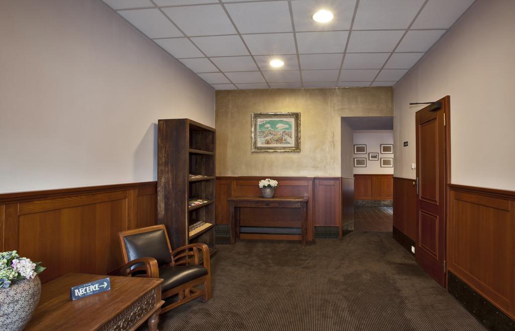 Hotel Tacl Holesov Ngoại thất bức ảnh